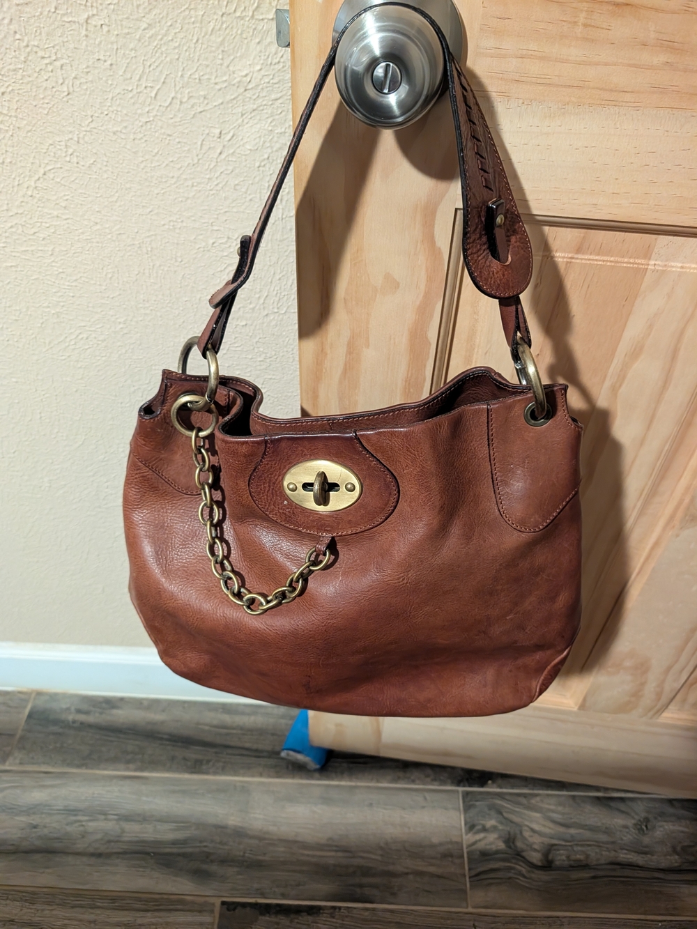Paolo Masi Brown Leather Shoulder Bag with Brass Chain Accent